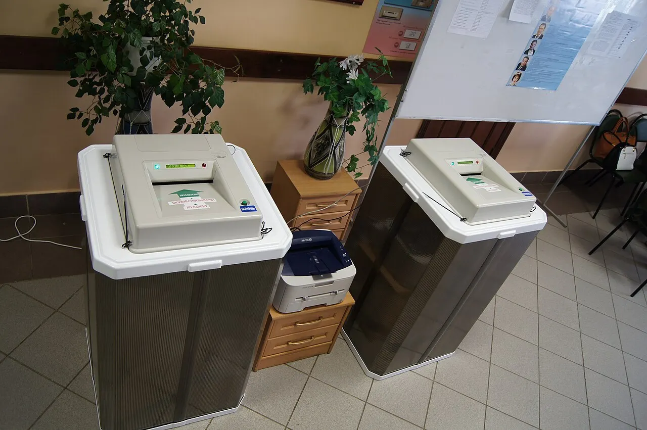 Из-за введённых санкций прекращается использование комплексов обработки бюллетеней, в Екатеринбурге на участках в этом году они не будут применяться.