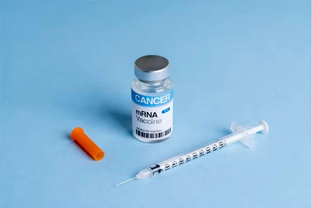 Moderna и Merck опубликовали данные об испытаниях персонализированных мРНК-вакцин против меланомы; акции компаний резко выросли на фоне новостей.