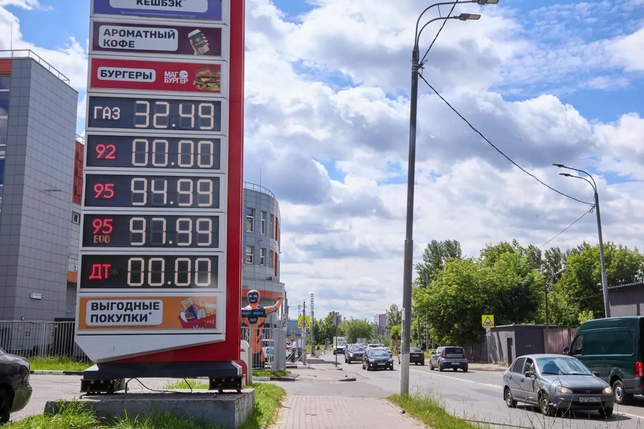 ФАС вводит проверки по делу о росте цен на бензин и дизельное топливо; региональные данные указывают на заметное подорожание отдельных марок, в том числе в Калмыкии.