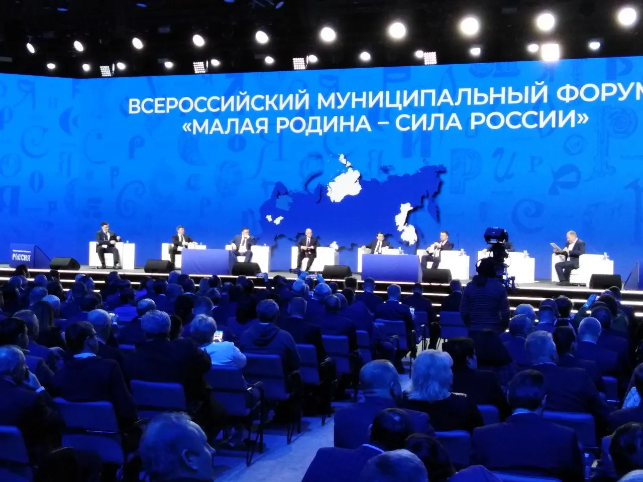 Глава государства подписал указ о проведении ежегодного муниципального форума и церемонии награждения; документ опубликован на официальном портале правовой информации.