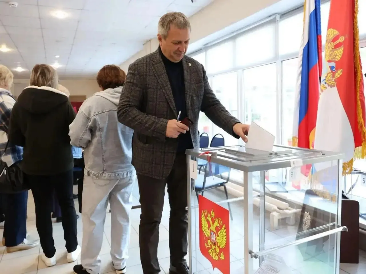 Глава города подчеркнул важность явки на участки и выбора достойных представителей, которые будут работать на развитие Самары и Самарской области.