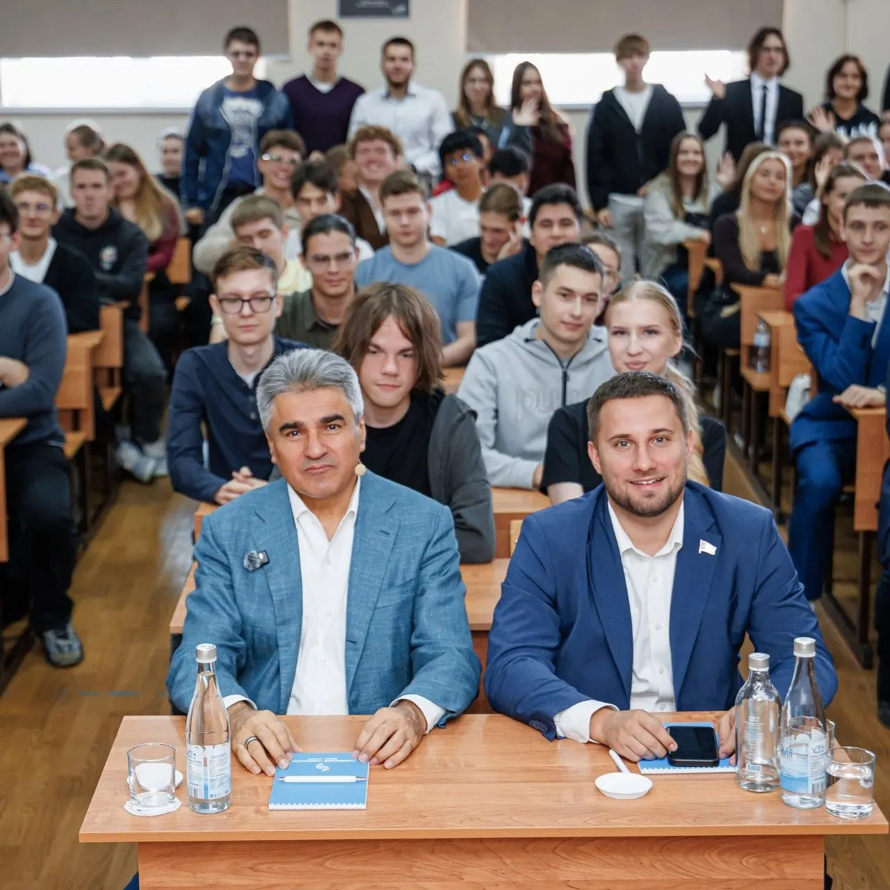 Лидер партии «Новые люди» и кандидат в Госдуму обсудили реализацию региональных инициатив в Самарской области, вопросы трудоустройства, жилья и поддержки малого бизнеса, а также посетили университет и фестиваль старшего поколения.