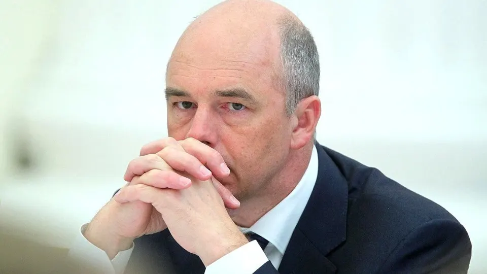 Минфин констатирует рост расходов и необходимость дополнительных источников финансирования; аналитики предупреждают о возможном росте дефицита на фоне наращивания военных расходов и налоговых изменений.