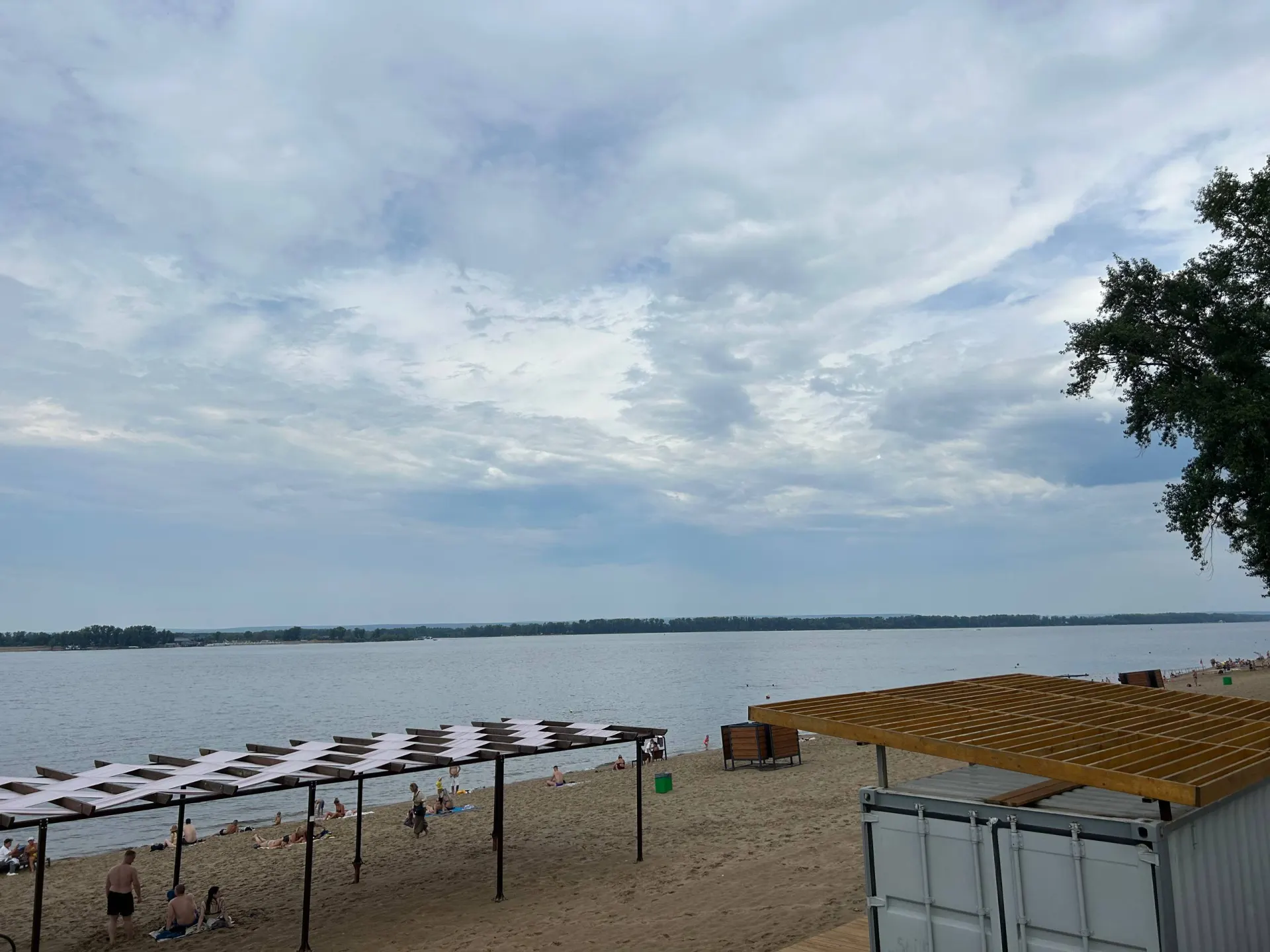 Температура воды в Волге у берегов Самары около +18°C, в Тольятти — около +19°C.