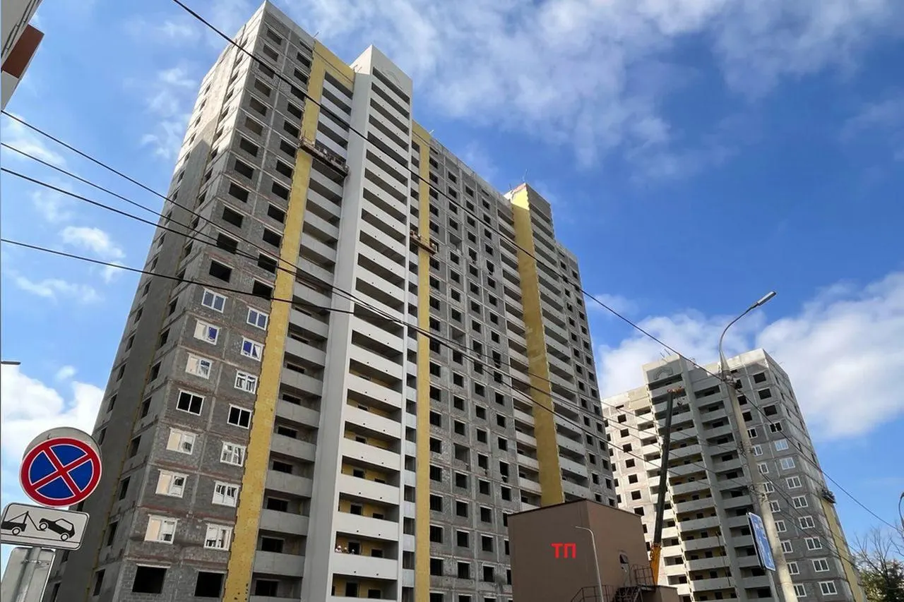 Повторно утверждён архитектурный облик первой очереди жилого комплекса «Развитие» в Октябрьском районе; застройщик планирует восемь домов, сдача — 2027–2028 годы.