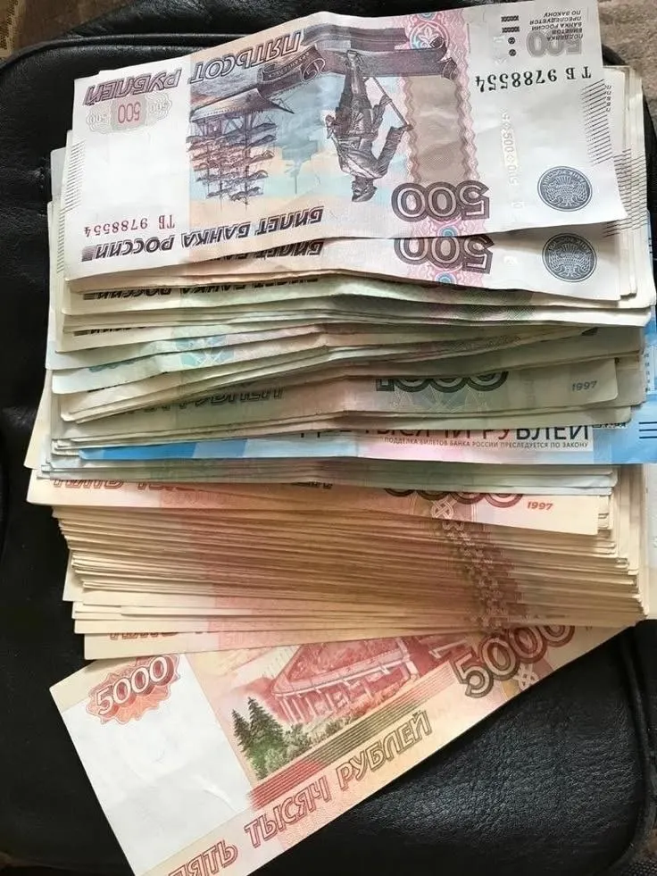 Инициатива предусматривает годовую премию, часто называемую 13-й зарплатой; на первом этапе — для работников бюджетной сферы.