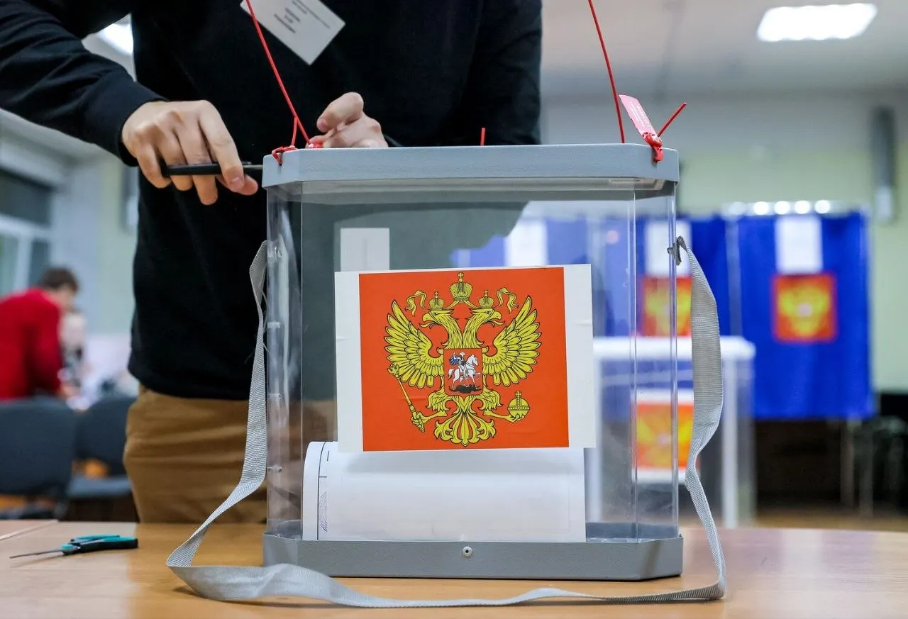 По данным опроса, лидирует «Единая Россия» с 53,5%; далее следуют КПРФ — 14,5%, ЛДПР — 10,1%, «Новые люди» — 8,4%, «Справедливая Россия» — 6,0%, Партия пенсионеров — 2,8%, испорченные бюллетени — 1,5%; 37% опрошенных воздержались.