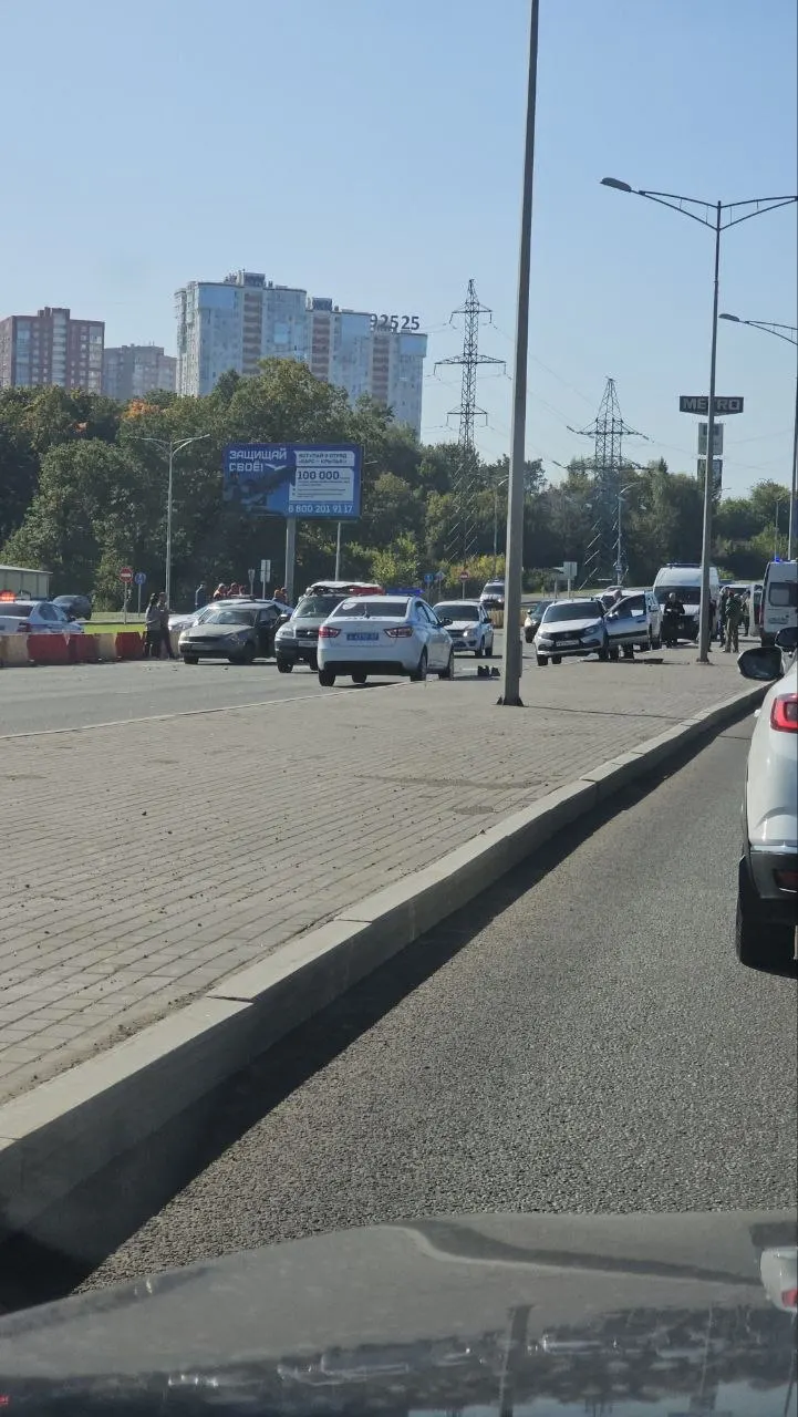 В Самаре образовалась крупная пробка на фоне массовой аварии на Мехзаводе. Планируйте маршрут заранее.