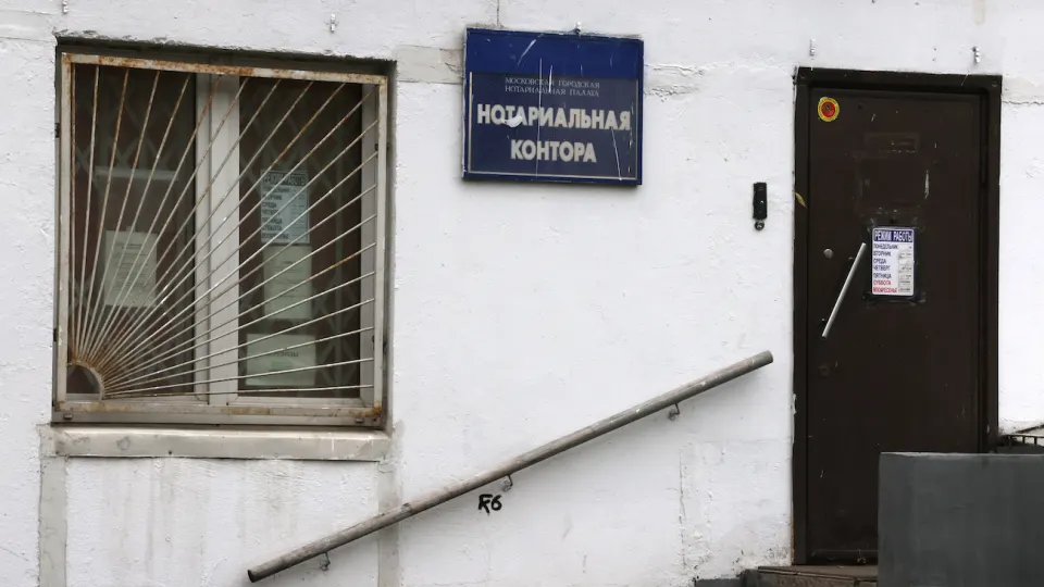 Правозащитники сообщают, что в Москве и Самарской области нотариусы требуют дополнительные условия и ограничивают полномочия, препятствуя оформлению доверенностей для действий в военкоматах.