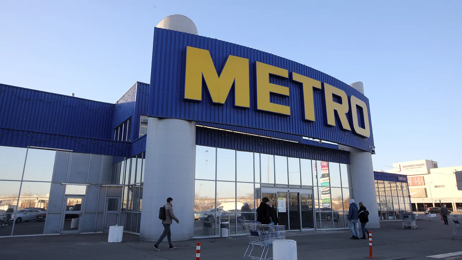 Германский Metro заявил о дистанцировании от действий российского подразделения и опроверг финансирование военных действий против Украины.