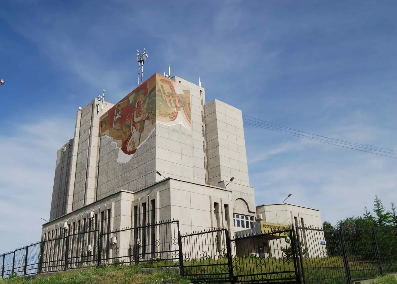 В России ужесточают доступ к архивам репрессированных: новые правила позволяют закрывать не секретные материалы и ограничивать их открытость. Разбираемся, как это влияет на исследователей и родственников.