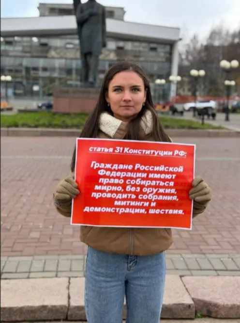 Республика Коми уточнила правила публичных акций: теперь организации должны предупреждать власти за три–пять дней; законопроект поддержали несколько партий, КПРФ выступила против; обсуждение прошло после митинга в Сыктывкаре.