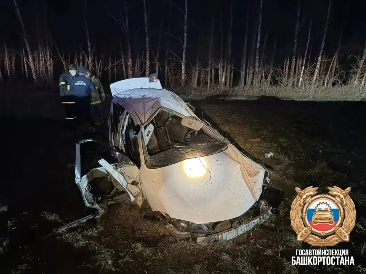 32-летний водитель погиб в ДТП; в салоне находились 32-летняя женщина и четверо детей, всех доставили в больницу.
