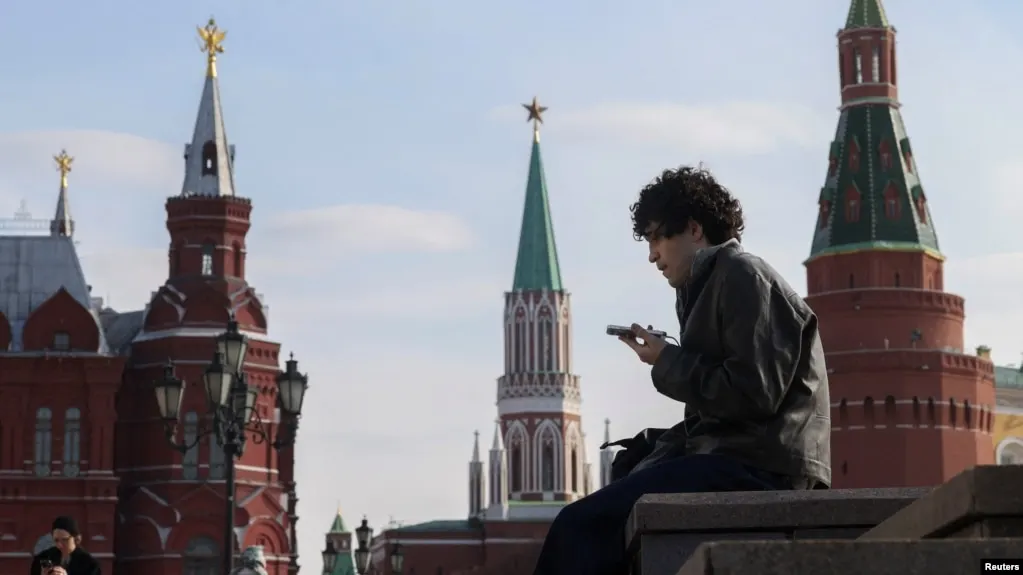 Законопроект предусматривает идентификацию несовершеннолетних в социальных сетях и сокращение времени их пребывания в интернете ради ограничения доступа к запрещённому контенту.